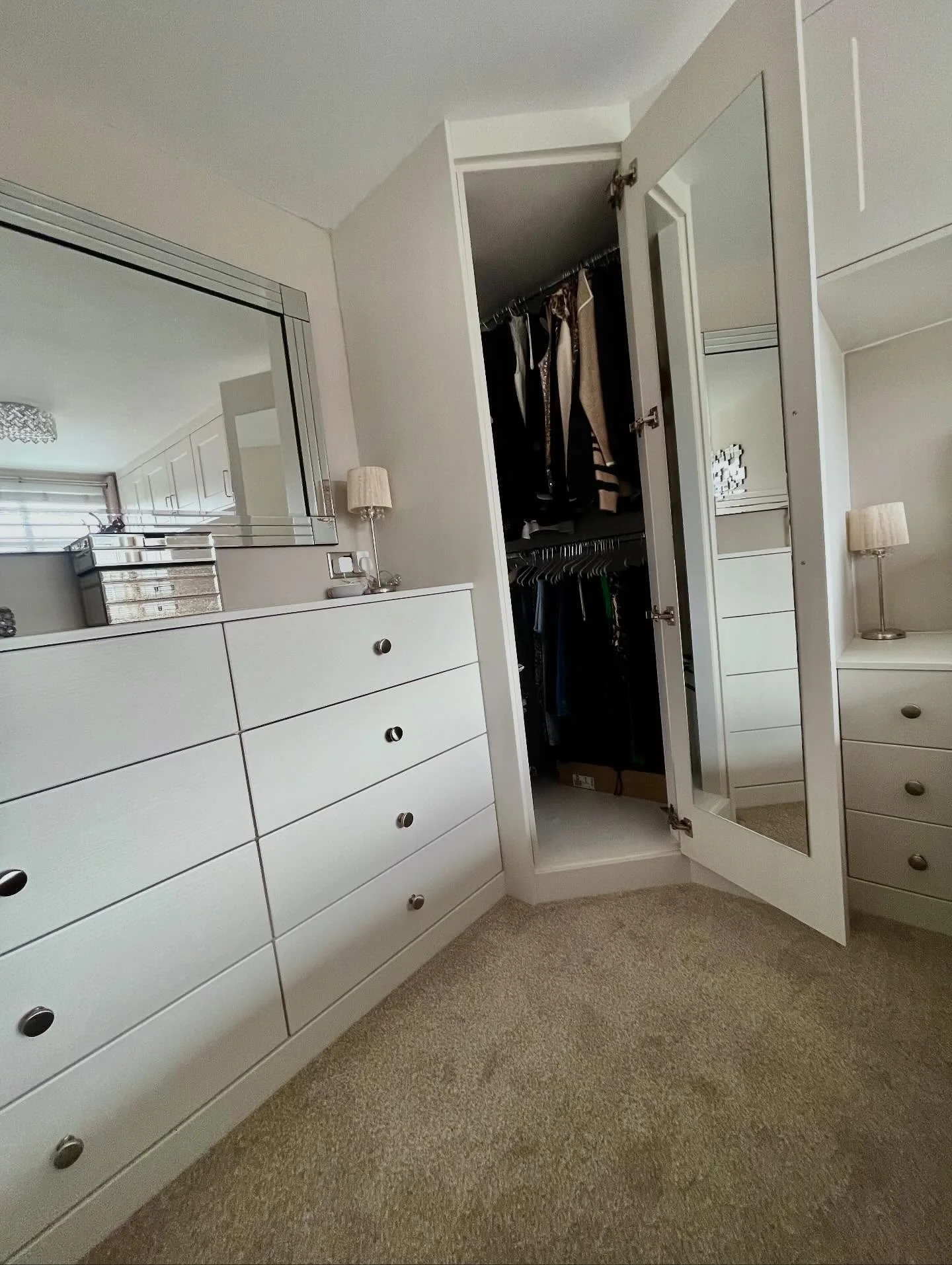 Fitted walk-in wardrobe with mirrored door